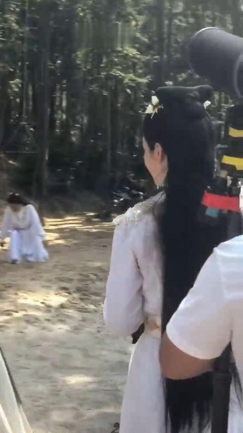 醉酒女吃瓜,一场意外的欢乐闹剧