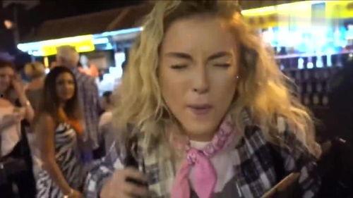 女友吃瓜看热闹,女友的吃瓜看热闹日常